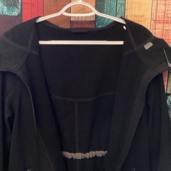 Lululemon Apres Rain Coat - Picture 5 of 5